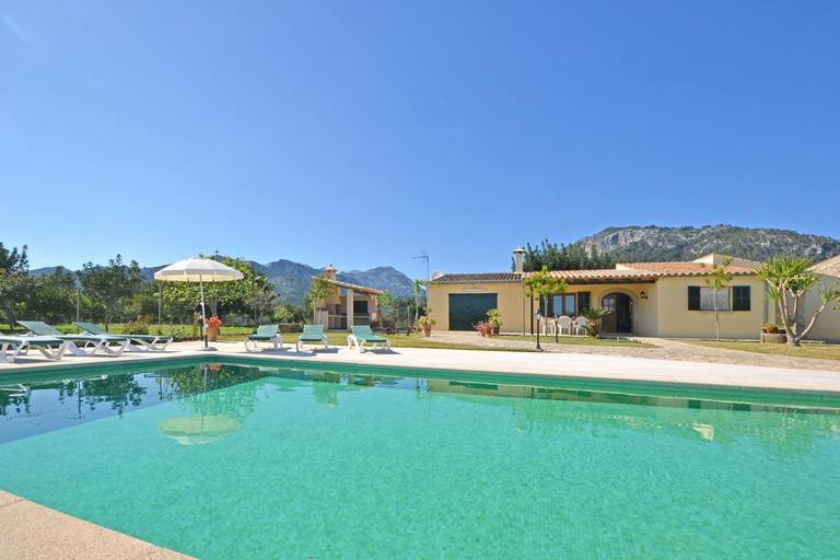 Sport & Beauty 2, Country House in Selva with Private Pool, Baleares