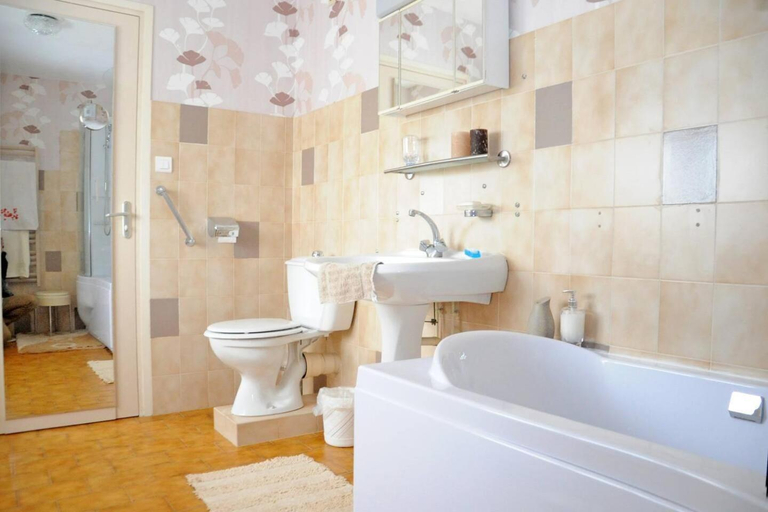Bathroom 11