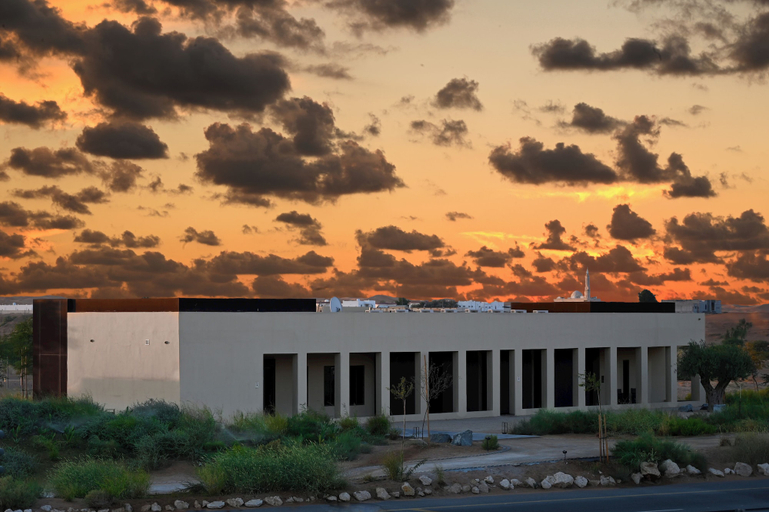 Exterior & Views