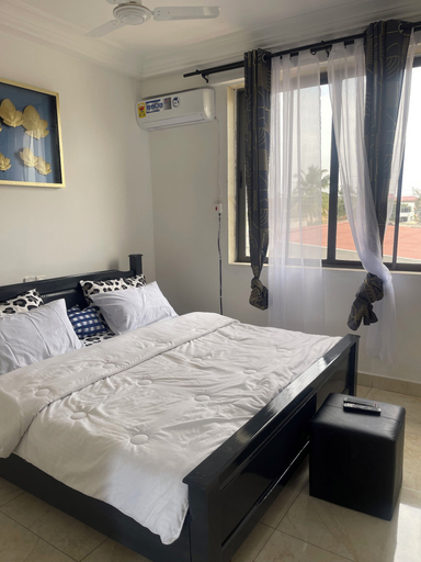 Bedroom 3, Peach City Apartments, Tema