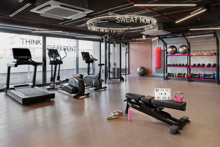 Others 4, Moxy Barcelona, Barcelona