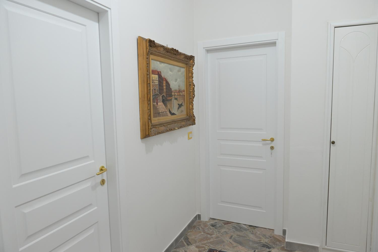 3, The Rooms of Swami, Bari