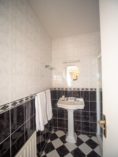 Others 5, Ceol na Mara Guest House