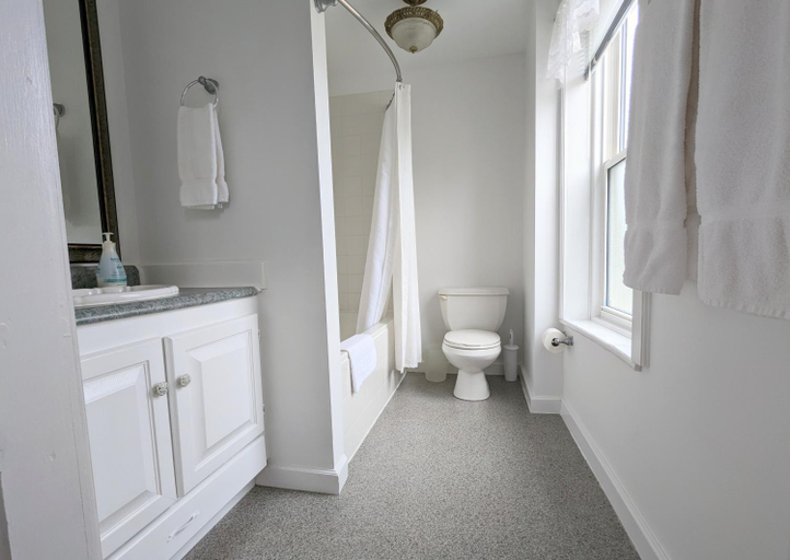 Bathroom, The Georgetown Inn, Kings