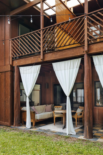 Others 5, The Bamboo House, Hawaii