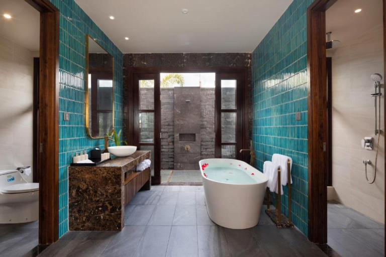 Bathroom 13