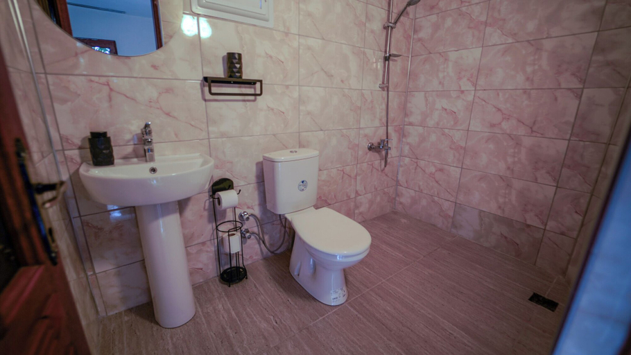 Bathroom 5, Pin Traveler House & Cocktail, Merkez