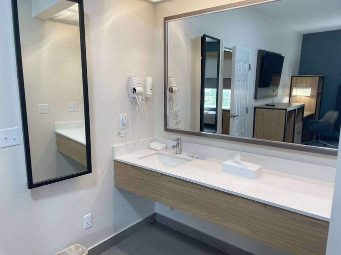 Bathroom 4, Quality Inn Richmond, Madison