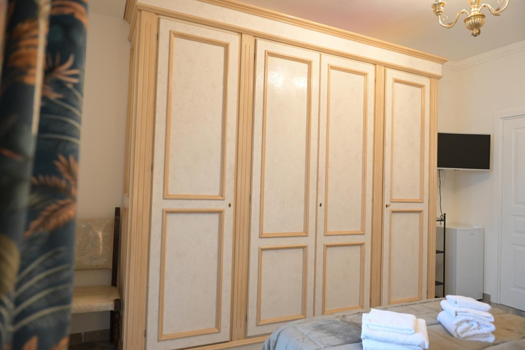 4, The Rooms of Swami, Bari