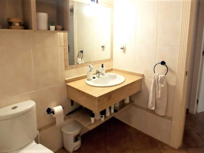 Bathroom 2, Beachfront Home in La Isleta, Almería