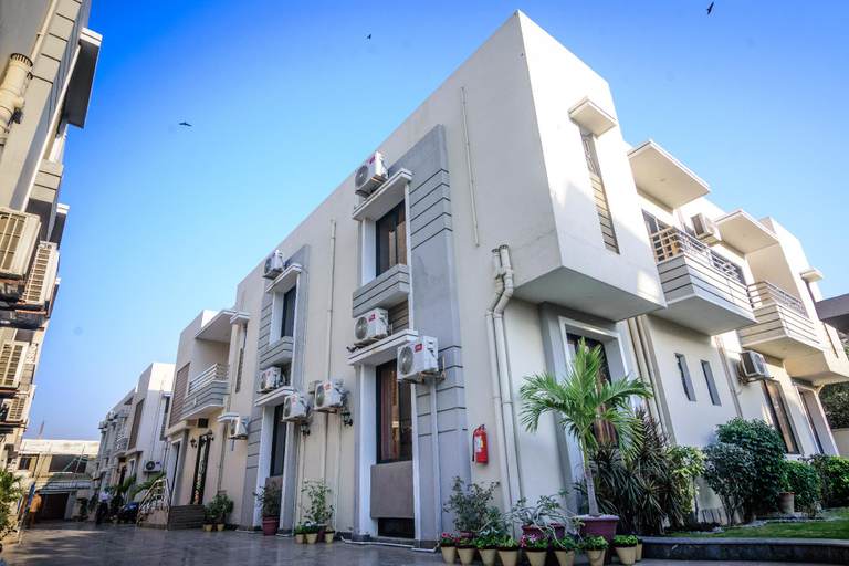 Others 2, LOKAL Rooms x Shahrah-e-Faisal (PECHS), Karachi