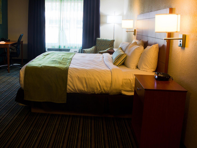 Bedroom 2, Best Western Plus Menomonie Inn & Suites, Dunn