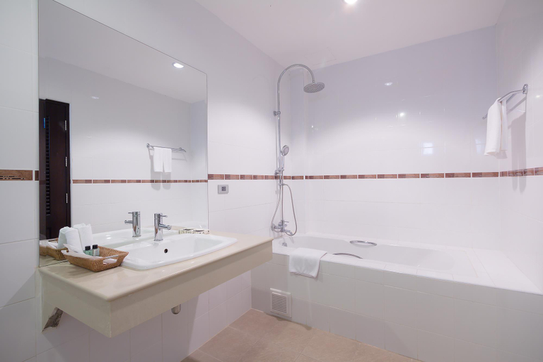 Bathroom 7