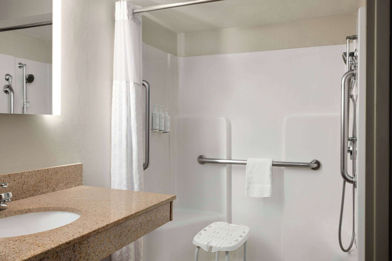 Bathroom 4, Days Inn by Wyndham Hershey, Dauphin
