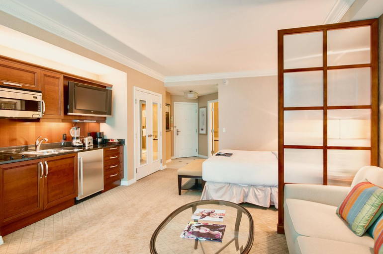 Others 3, Strip View Suites - No Resort Fee !, Clark
