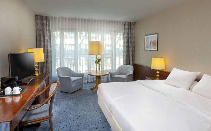 Bedroom 4, Maritim Hotel Köln, Köln