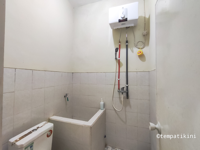 Athreetics 3BR near exit tol Singosari Malang - Tap to explore photos
