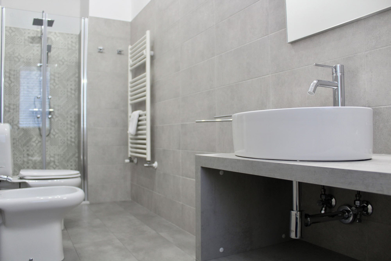 Bathroom 5, Bluviro, Catania