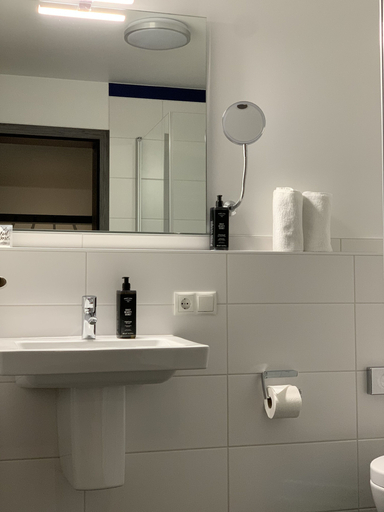Bathroom 5, ANA Suites Karlsruhe, Trademark Collection by Wyndham, Karlsruhe