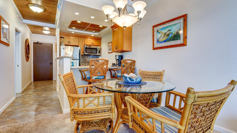 Others 2, The Whaler Resort: Suite 515~Studio with Stunning Center Courtyard & Ocean Views, Maui