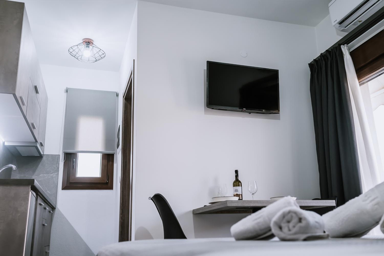 Bedroom 5, Crystal Studios, Central Macedonia