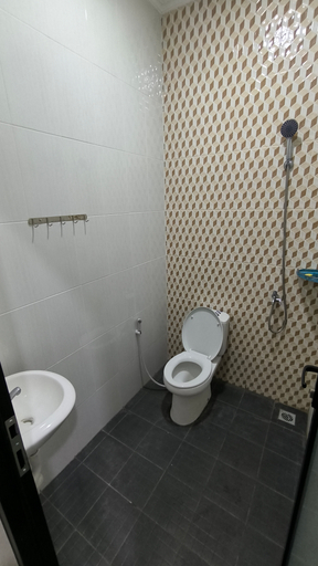 Bathroom 4, Tentrem Guesthouse Baru, Pati