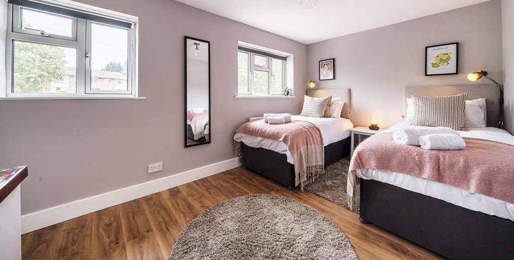 Bedroom 2, Link Road House By REDWOOD STAYS, Hampshire