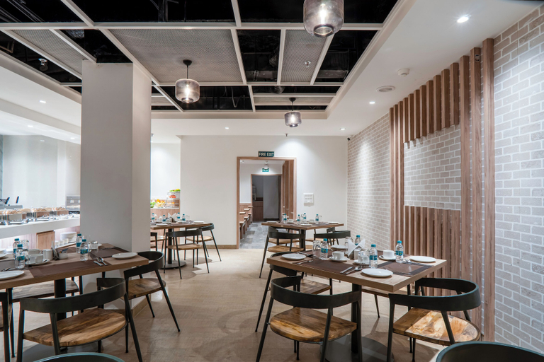 Food & Drinks 5, Hotel Le Roi Express Karol Bagh, Delhi