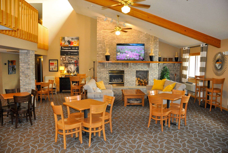 Food & Drinks 5, AmericInn by Wyndham Clear Lake, Cerro Gordo