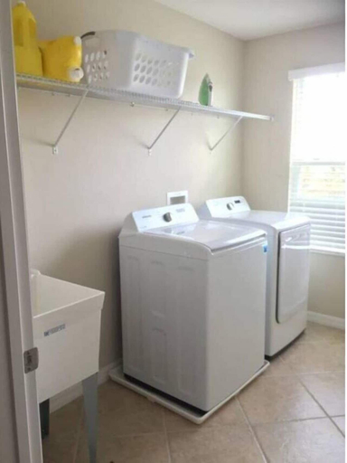 Bathroom 3, 10 Beds! Modern House. Universal & Convention, Orange