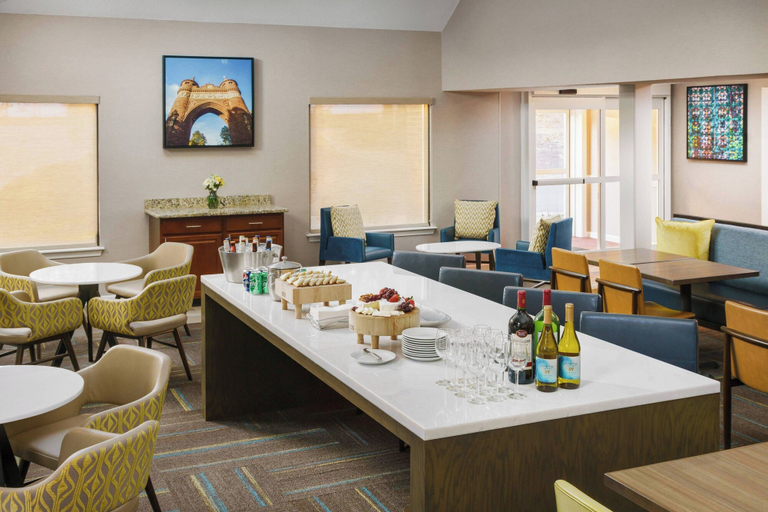 Food & Drinks 5, Residence Inn by Marriott Hartford/Windsor, Hartford