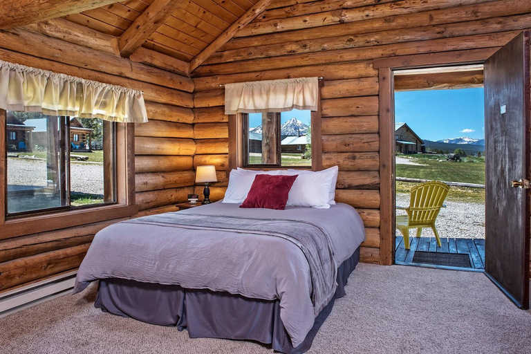 Others 1, Triangle C Cabins, Custer