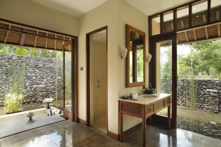 Bathroom 7