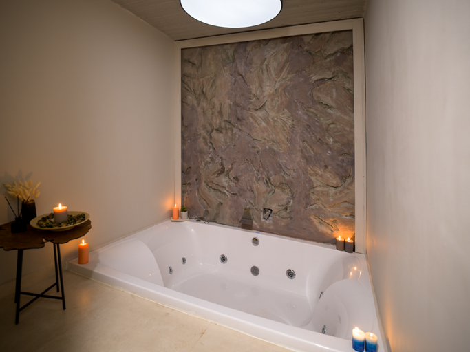 Bathroom 5, El Mar Naxos, South Aegean