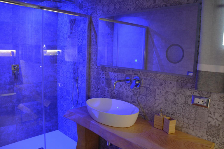 Bathroom 4, Triskelion, Catania