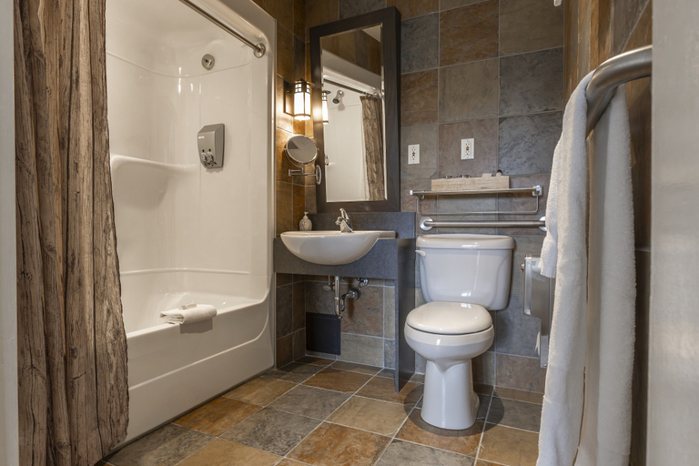 Bathroom 5, Auberge de Montagne des Chic-Chocs - Sepaq, La Haute-Gaspésie