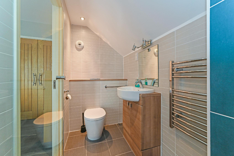 Bathroom 3, Le Var - Beachfront home in Bracklesham Bay, West Sussex