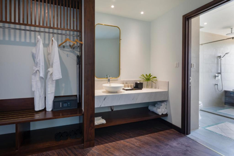 Bathroom 16