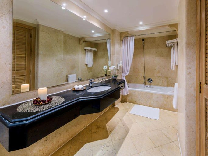 Bathroom 5, Movenpick Resort Taba, Taba