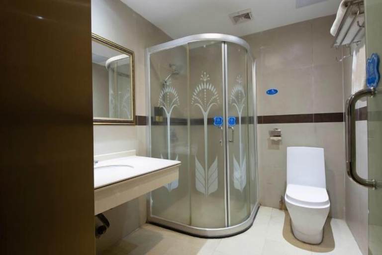 Bathroom 3, Lanli Baihe Hotel (xindacheng 2 Road), Yangjiang