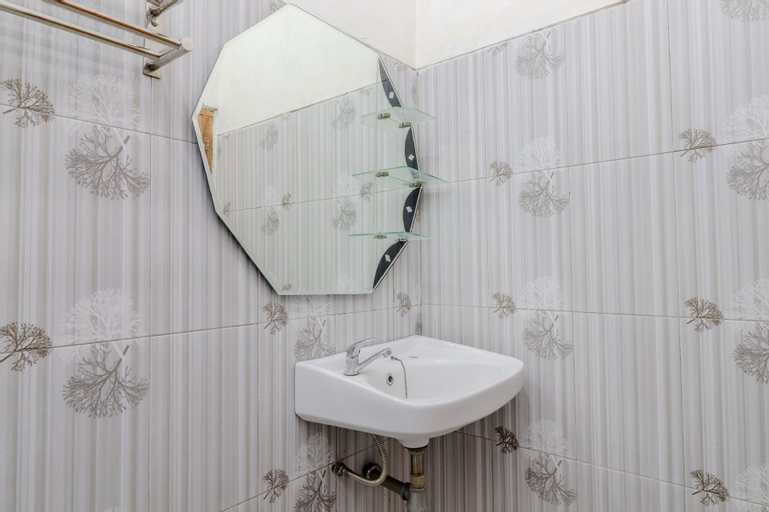 Bathroom 4