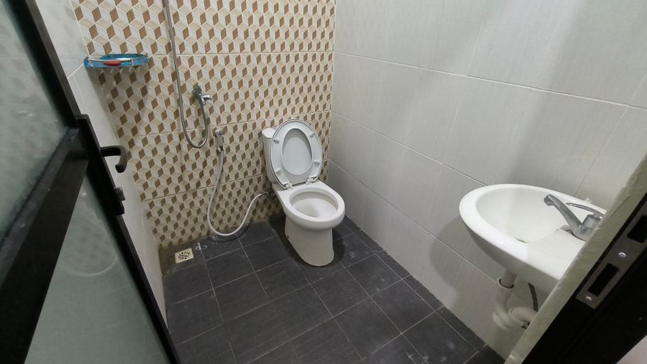 Bathroom 5, Tentrem Guesthouse Baru, Pati