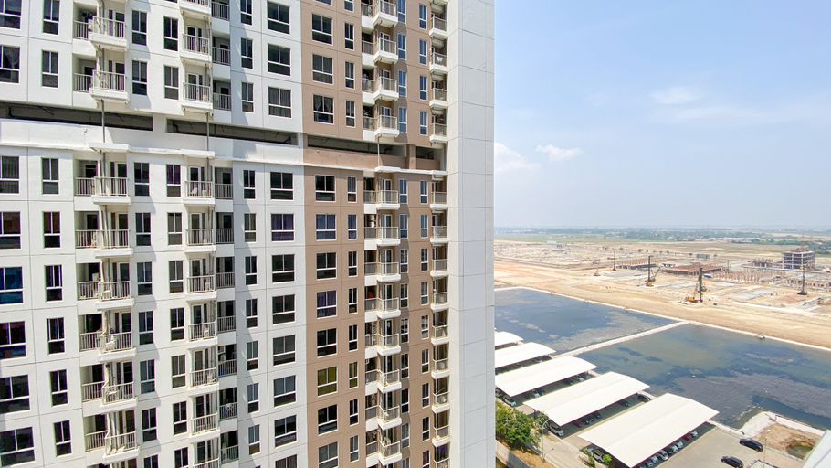 Exterior & Views, Good and Warm 2BR at Tokyo Riverside PIK 2 Apartment By Travelio, Tangerang