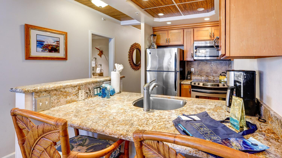 Others 5, The Whaler Resort: Suite 515~Studio with Stunning Center Courtyard & Ocean Views, Maui