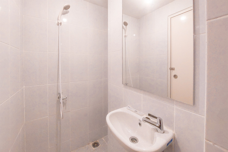 Bathroom 5, Comfy and Minimalist Studio Apartment at Tokyo Riverside PIK 2 By Travelio, Tangerang