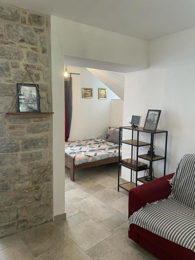 Others 4, TRE SORELLE, Piran