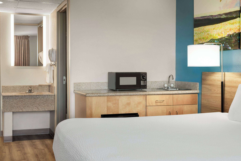 Bedroom 3, Days Inn by Wyndham Hershey, Dauphin
