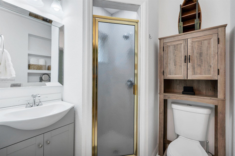 Bathroom 4, 509 w Olympia ave, Charlotte