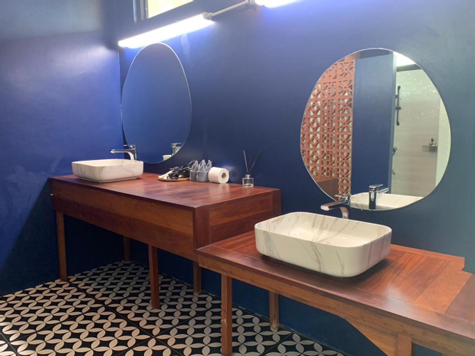 Bathroom 12