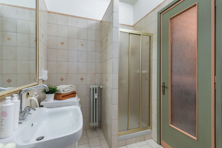 Bathroom 3, Elegante e Raffinato in Zona Crocetta by Wonderful Italy, Torino